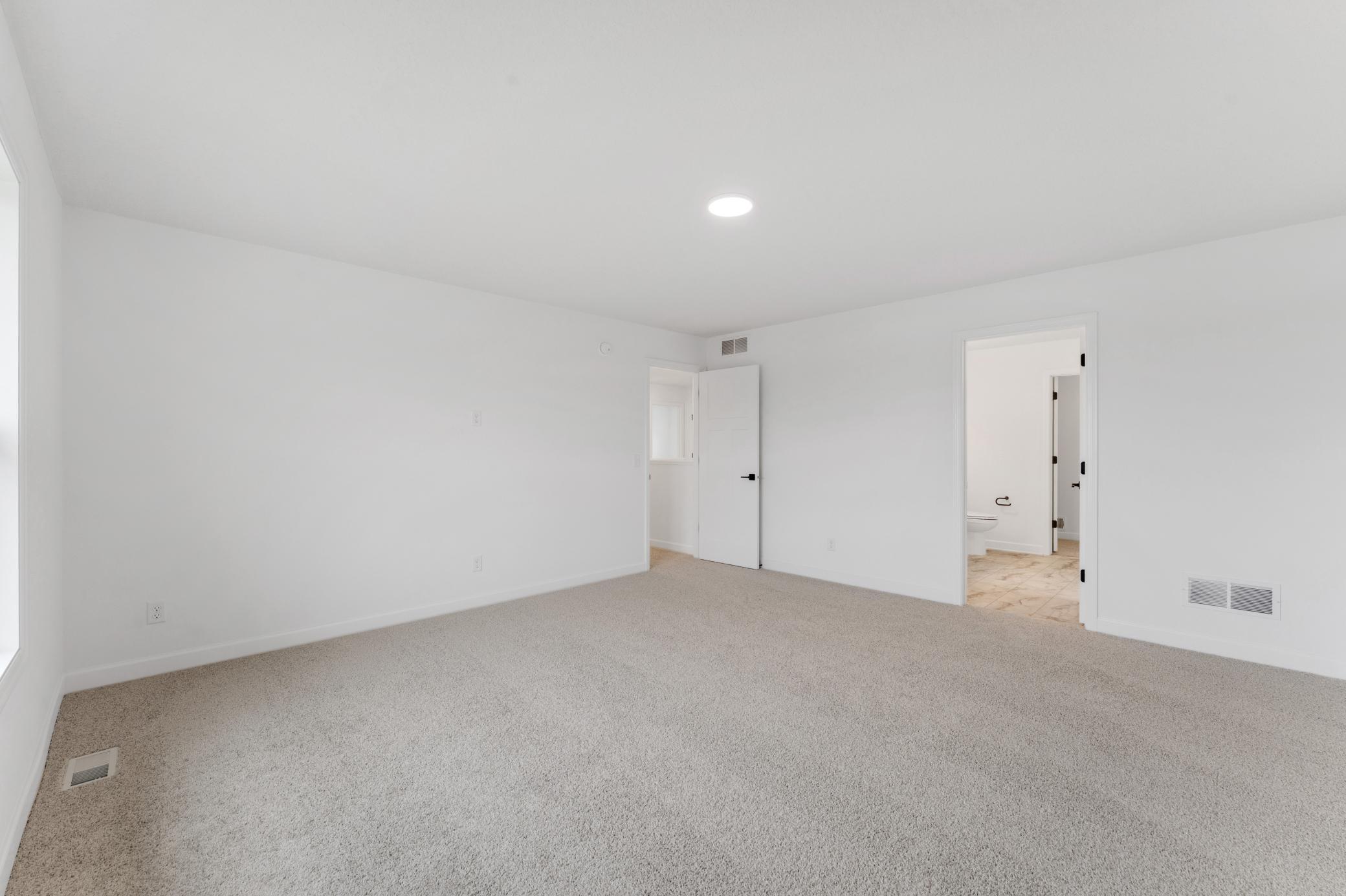 (Photo of an inventory home, actual homes finishes will vary)