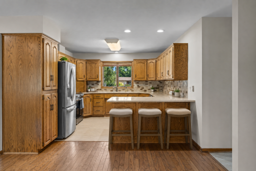 Breakfast bar in the kitchen. (Virtual staging has been used to help highlight this home's features)
