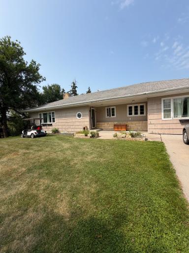 805 Elm Avenue S, Hallock, MN 56728