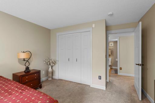 1427 Summit Shores Drive, Burnsville, MN 55306