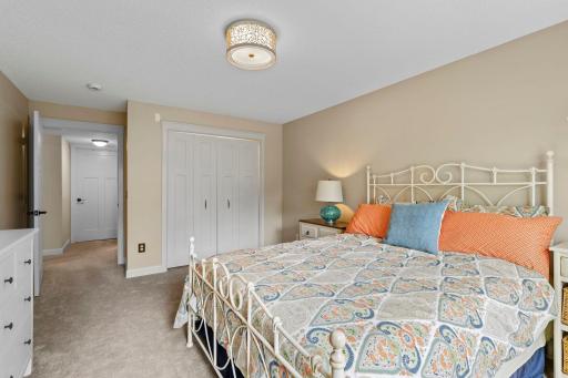 1427 Summit Shores Drive, Burnsville, MN 55306