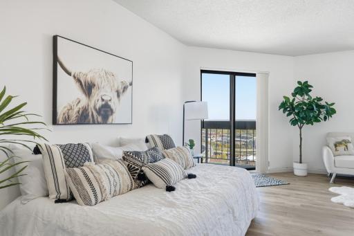 bed 2807 The Pointe Condominiums St Paul, MN.jpg