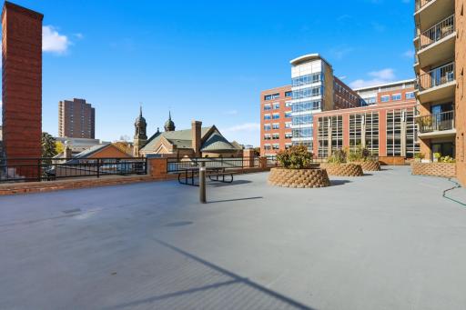 Rooftop Sundeck The Pointe Condominiums St Paul, MN.jpg
