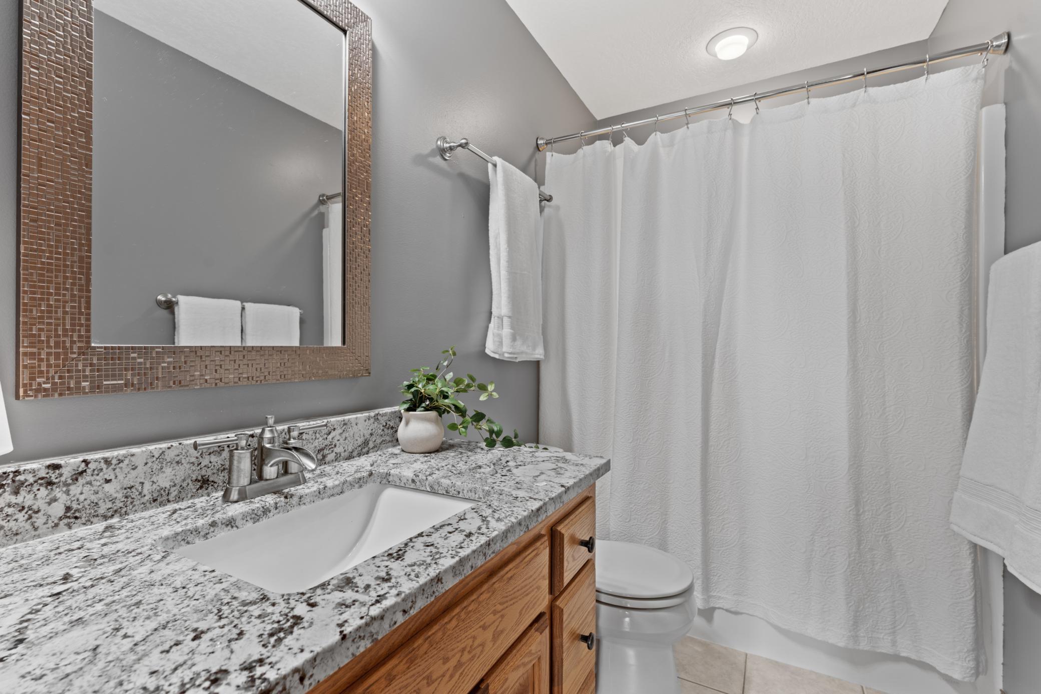 Upper Level Full Bathroom