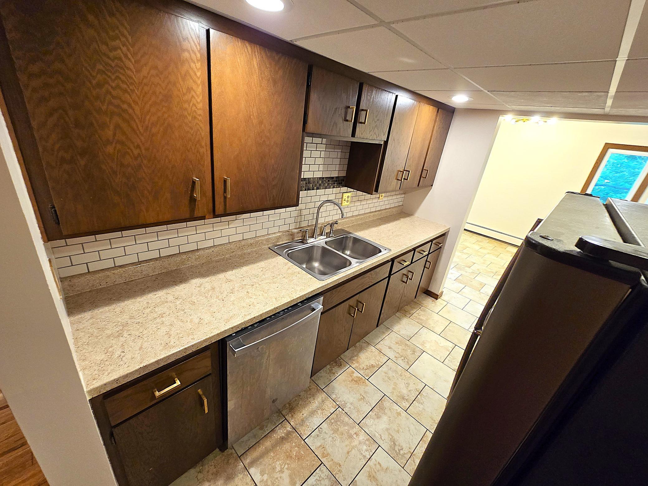 KITCHEN - (17).jpg