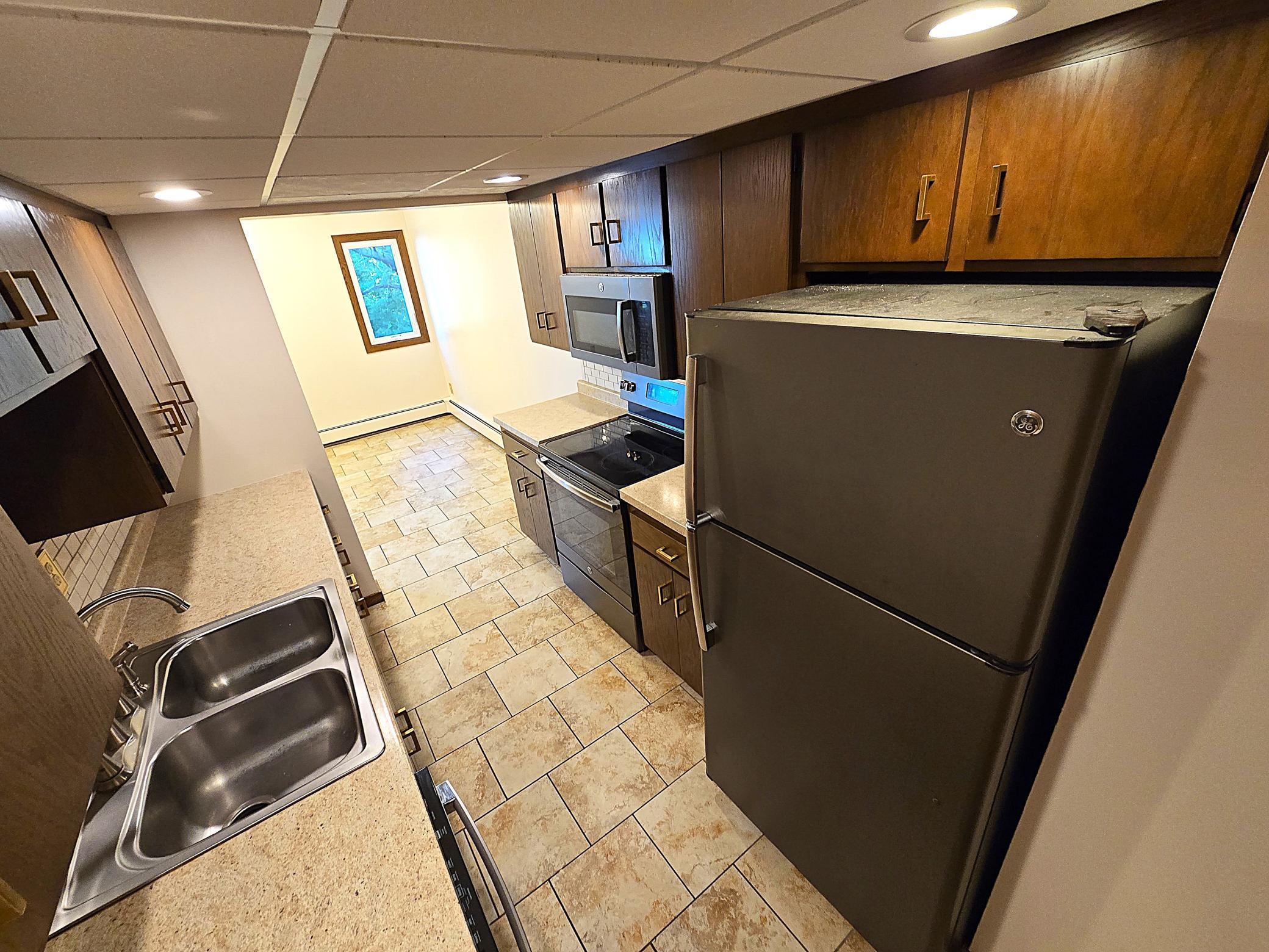 KITCHEN - (2).jpg