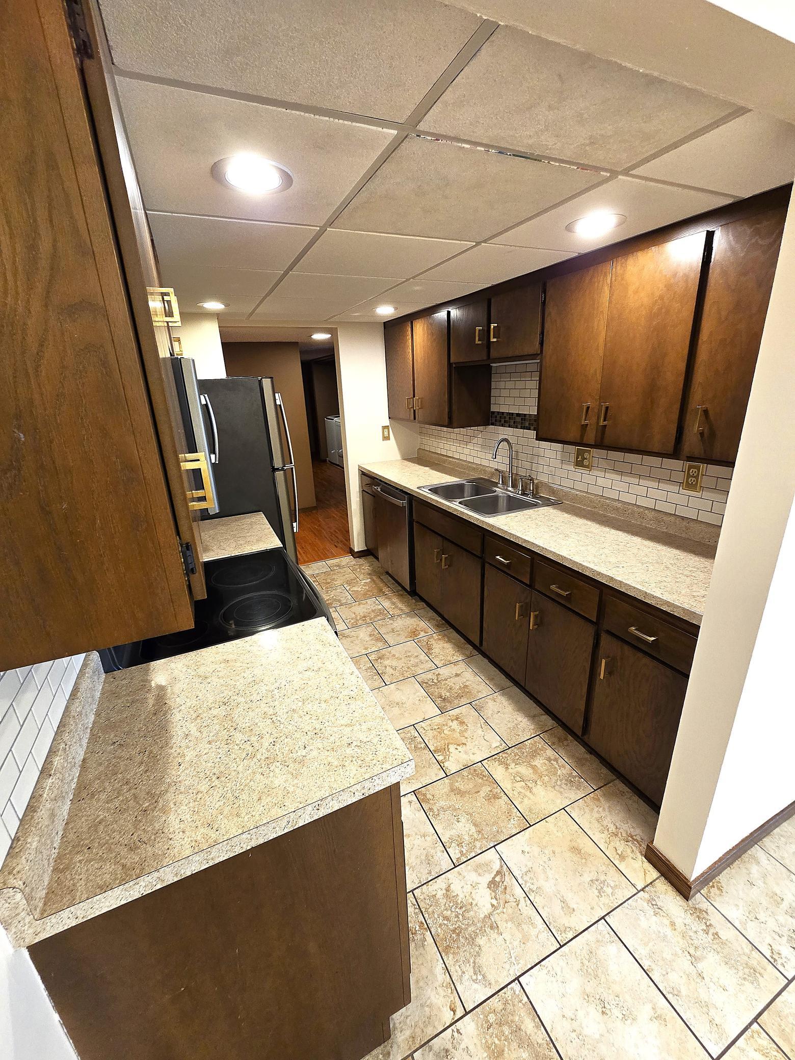 KITCHEN - (9).jpg