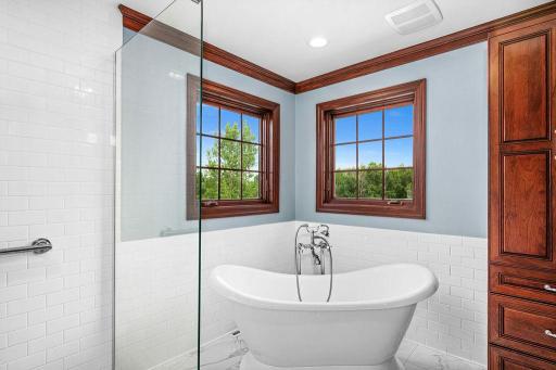 2827 Parkwood Lane, Duluth, MN 55811