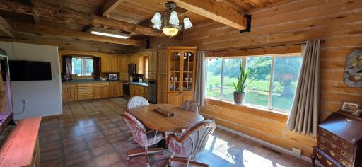 Dining room to kitchen