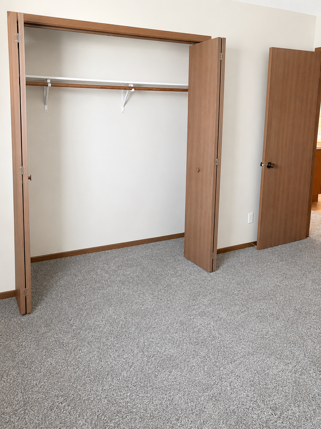 Bedroom 2 Closet.png