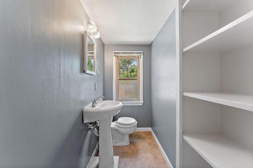 Upper Level 1/2 Bathroom