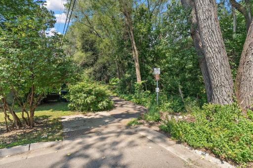 Trail to Hazelnut Park just steps away