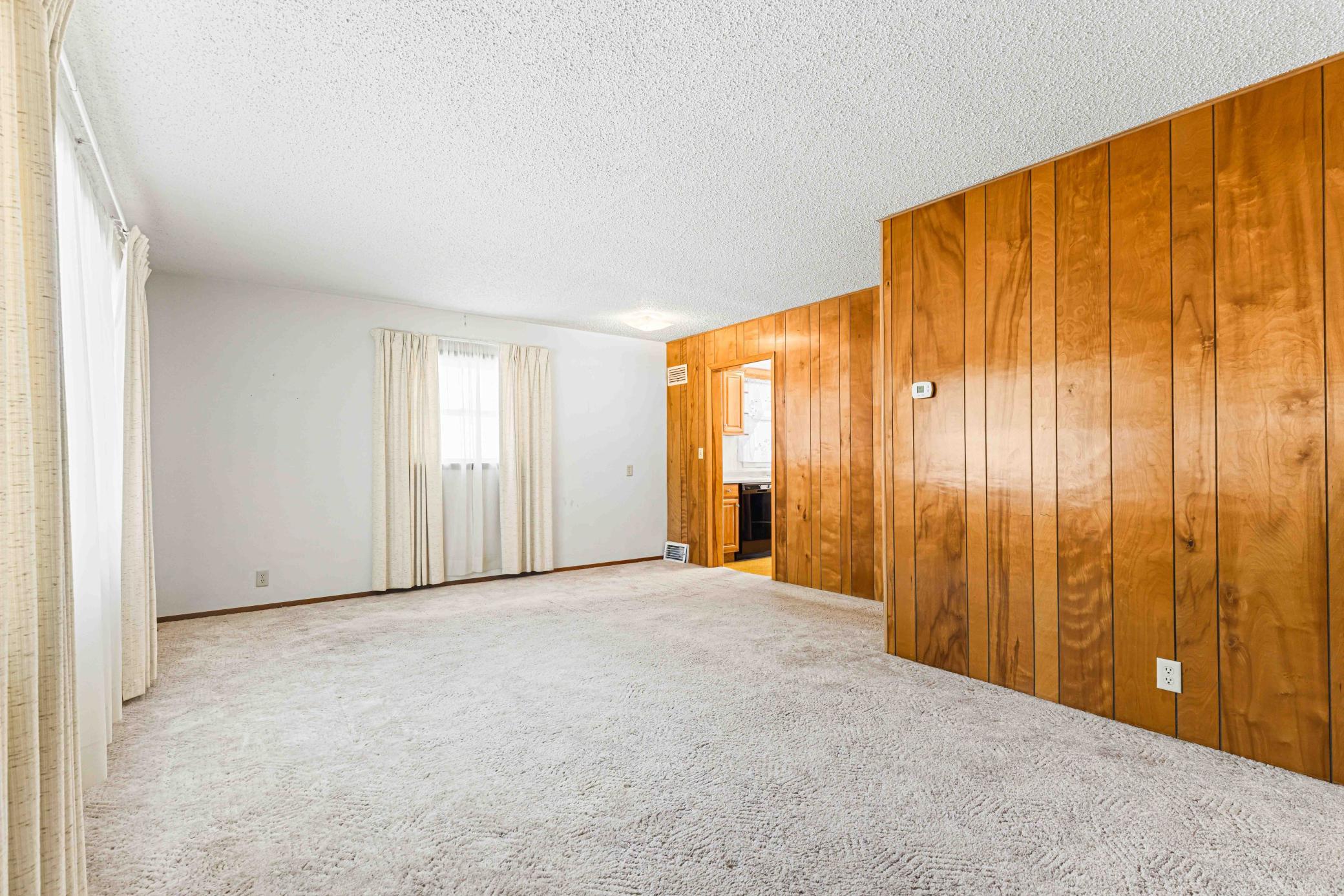 1624 S 4th St Moorhead-31.jpg