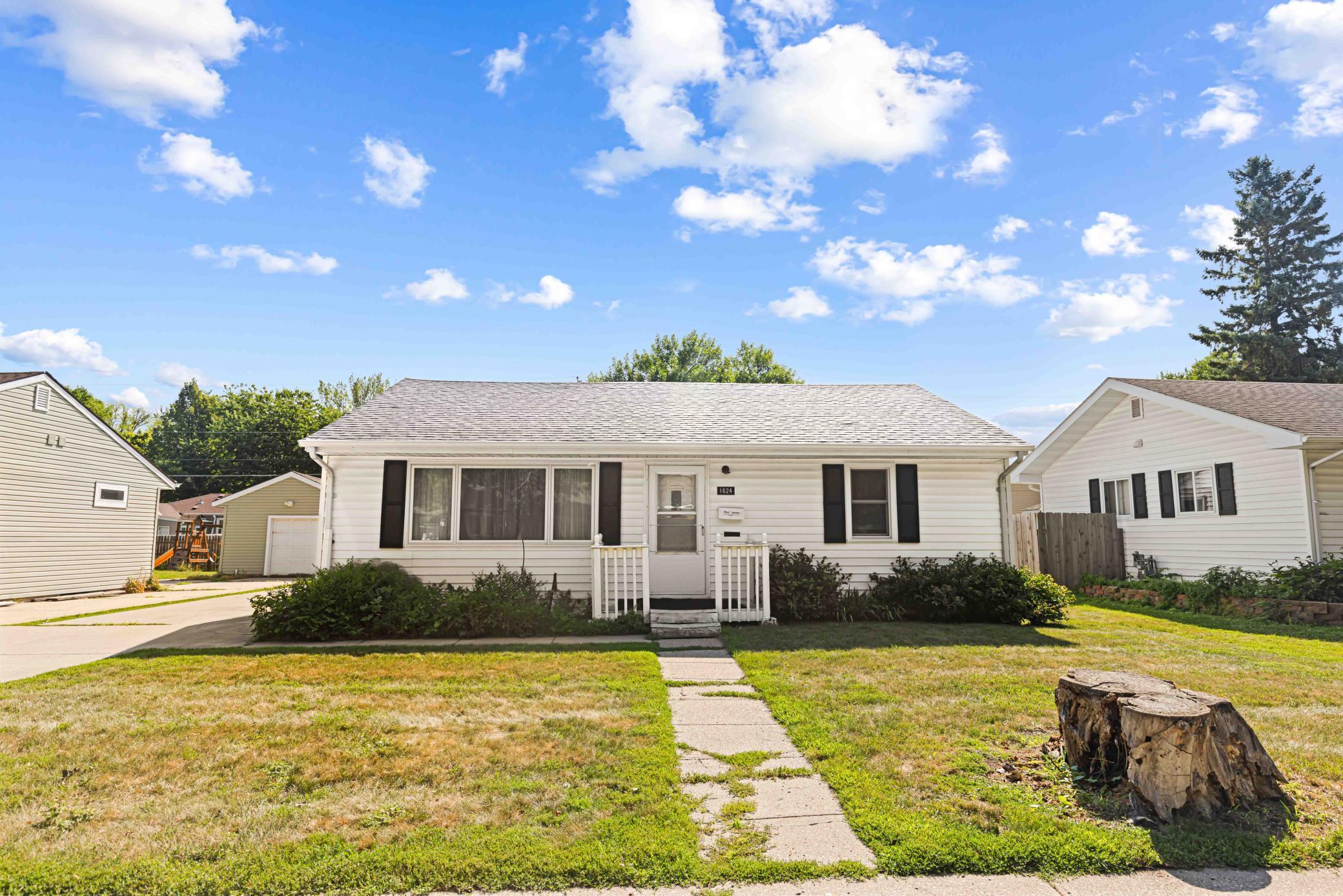 1624 S 4th St Moorhead-1.jpg