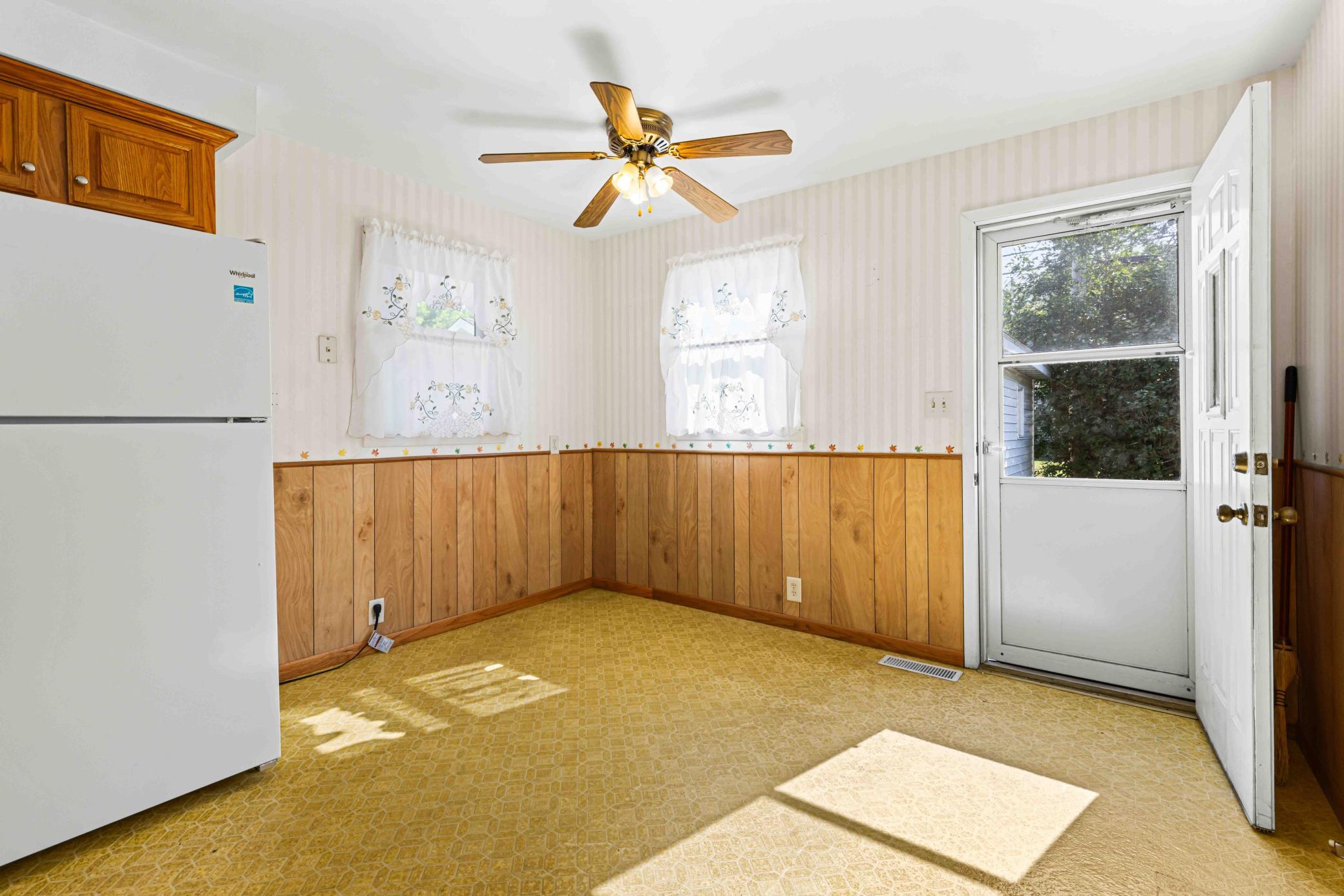 1624 S 4th St Moorhead-10.jpg