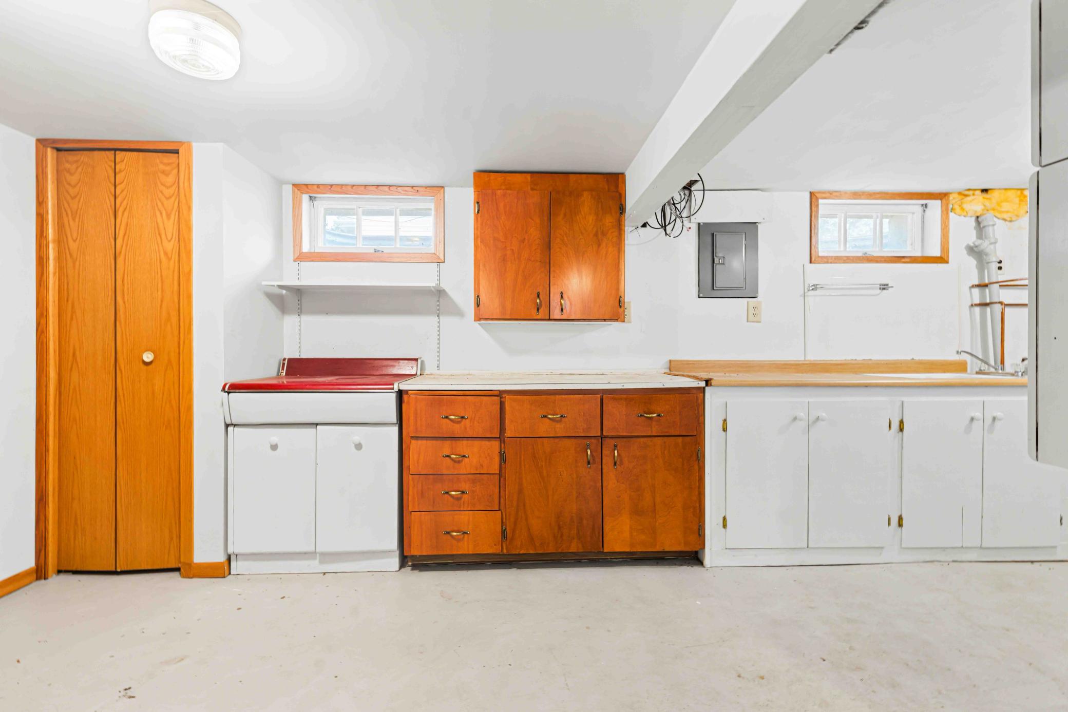1624 S 4th St Moorhead-20.jpg