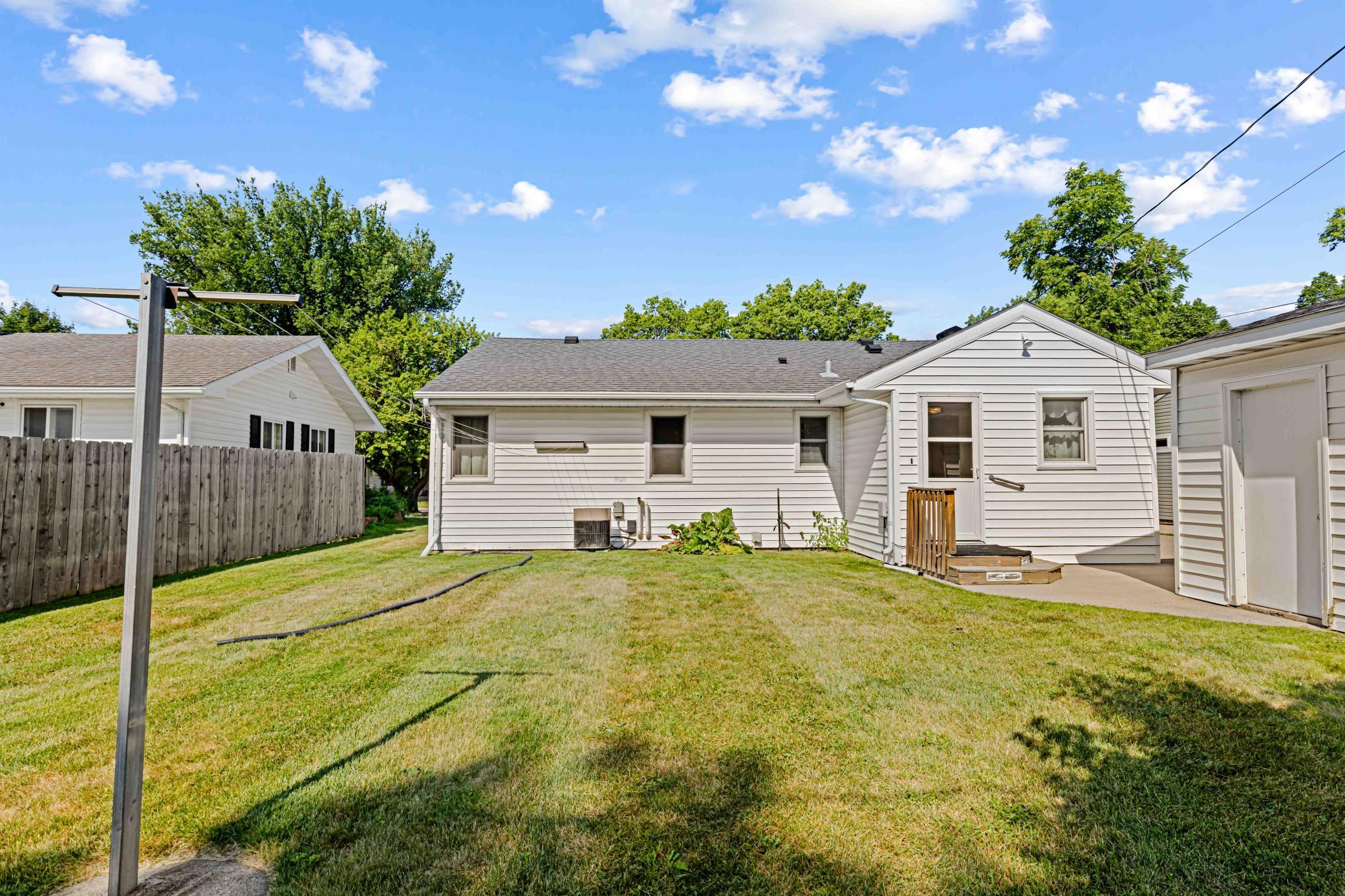 1624 S 4th St Moorhead-5.jpg
