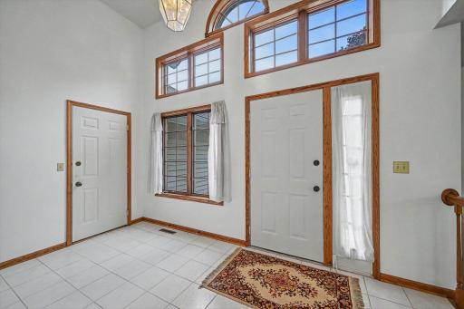 2522 S Windsor Lane, Woodbury, MN 55125