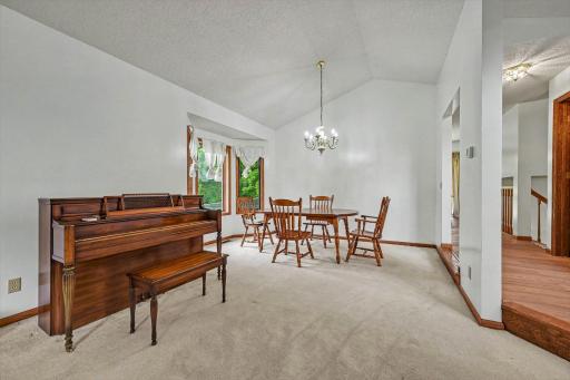 2522 S Windsor Lane, Woodbury, MN 55125