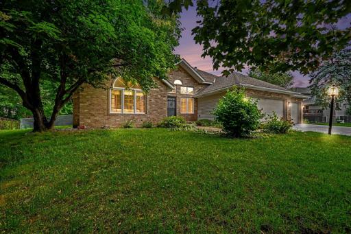 2522 S Windsor Lane, Woodbury, MN 55125