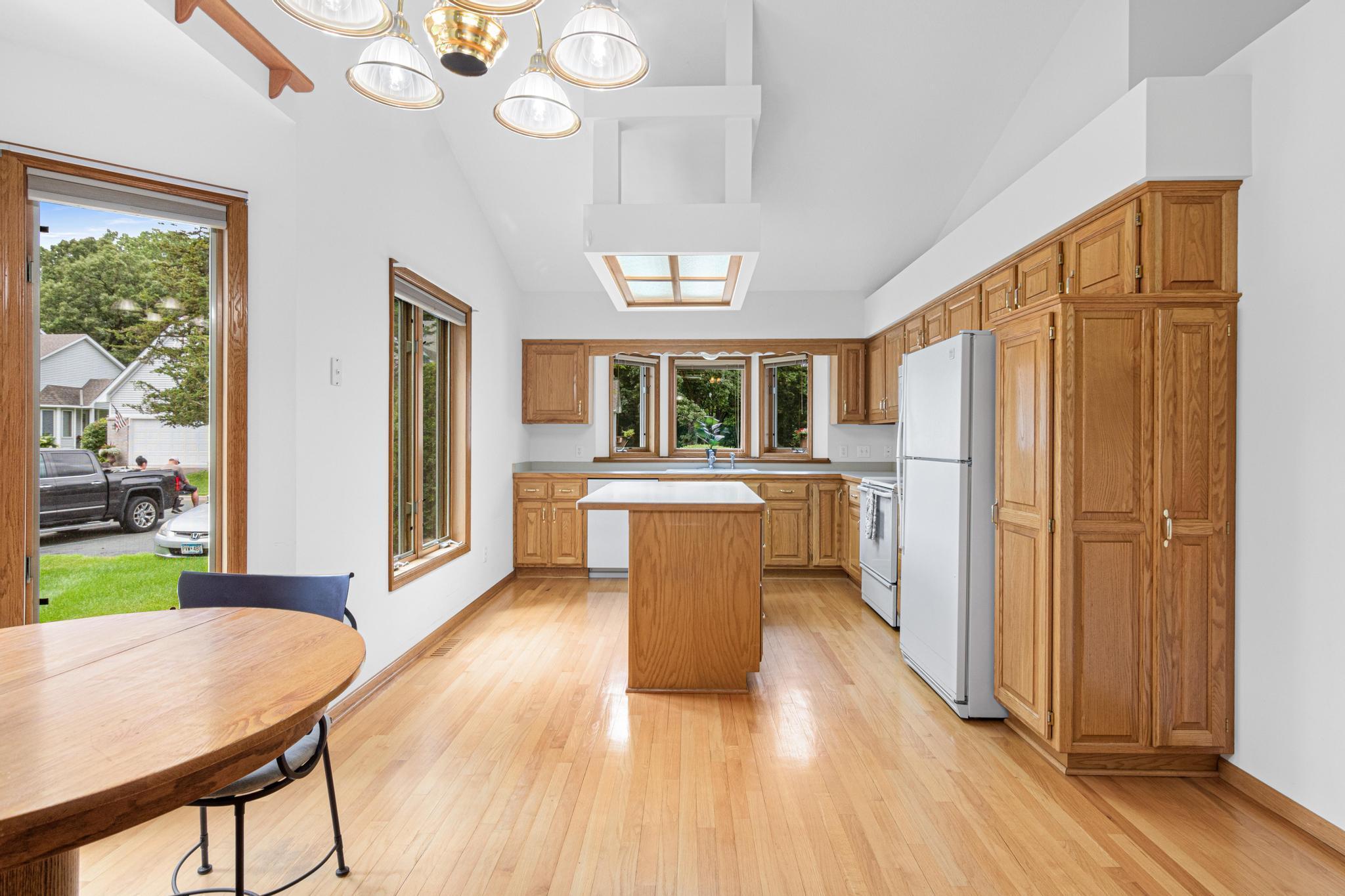 Open and bright kitchen