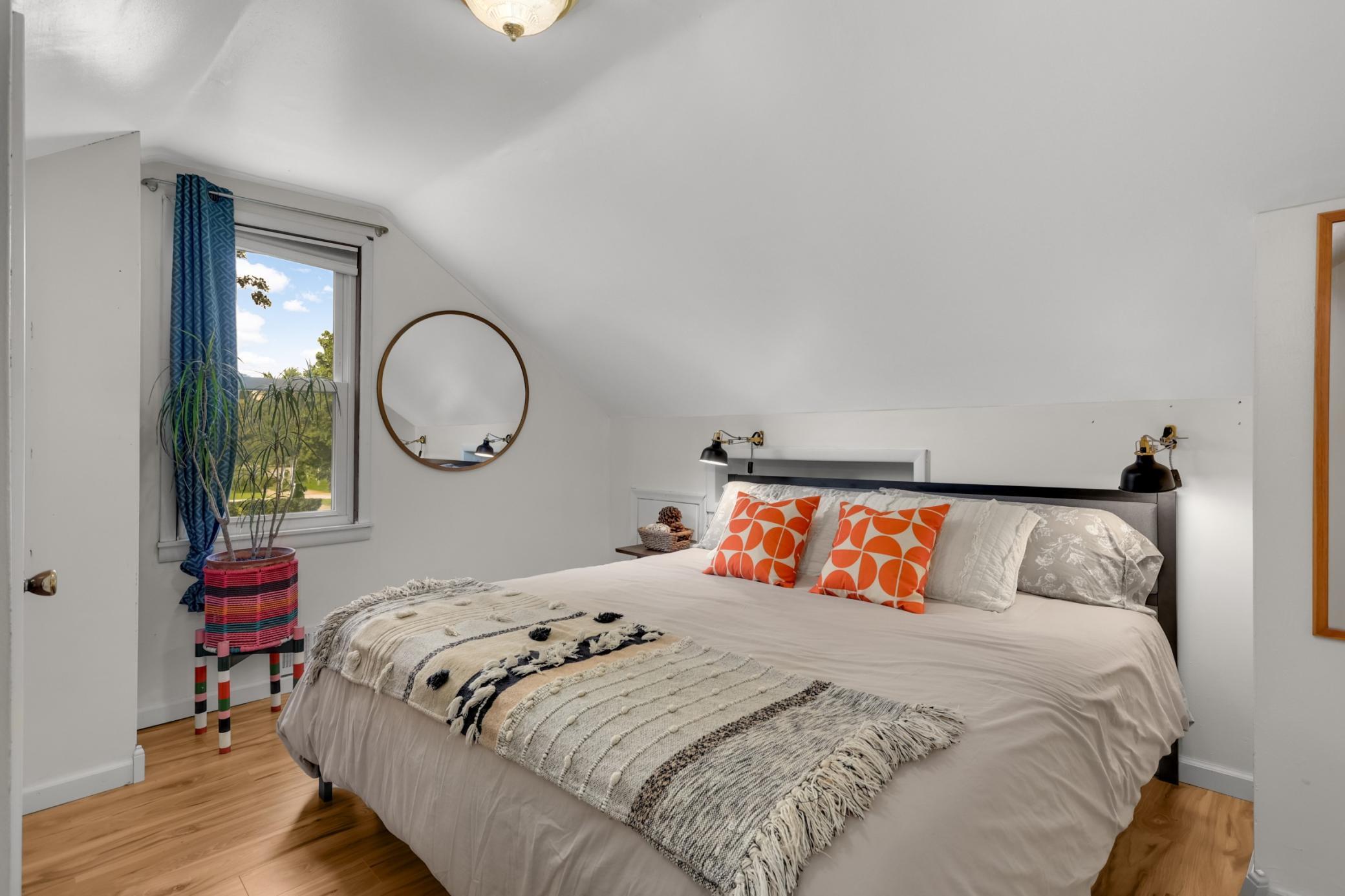 13 Upstairs Bedroom 2.jpg