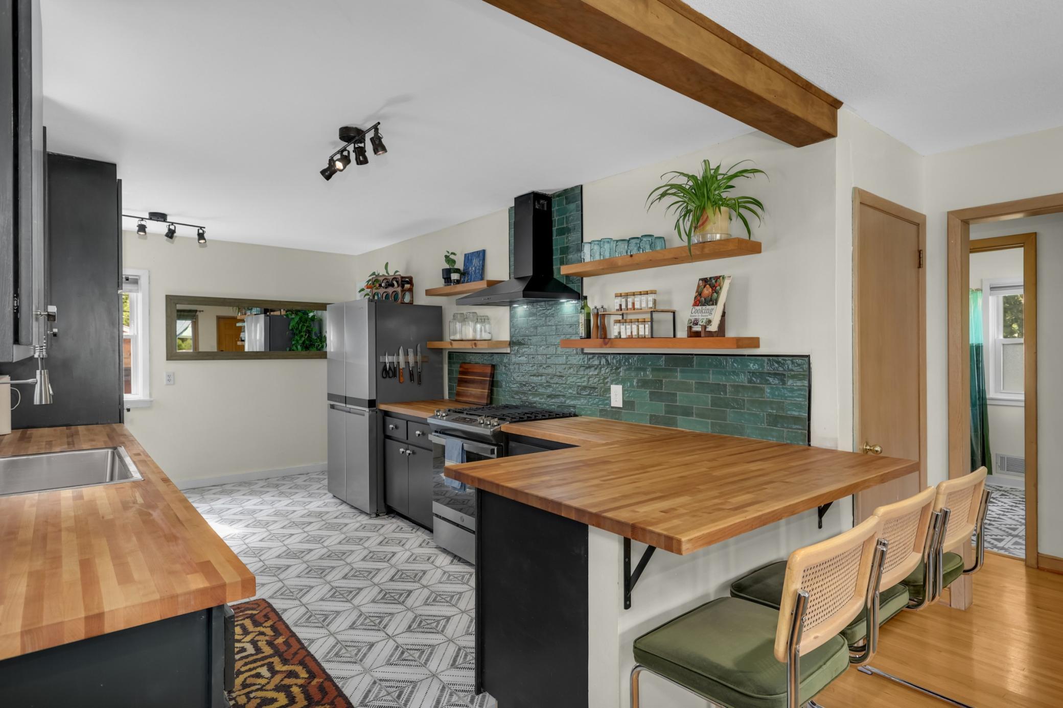 5 Kitchen.jpg
