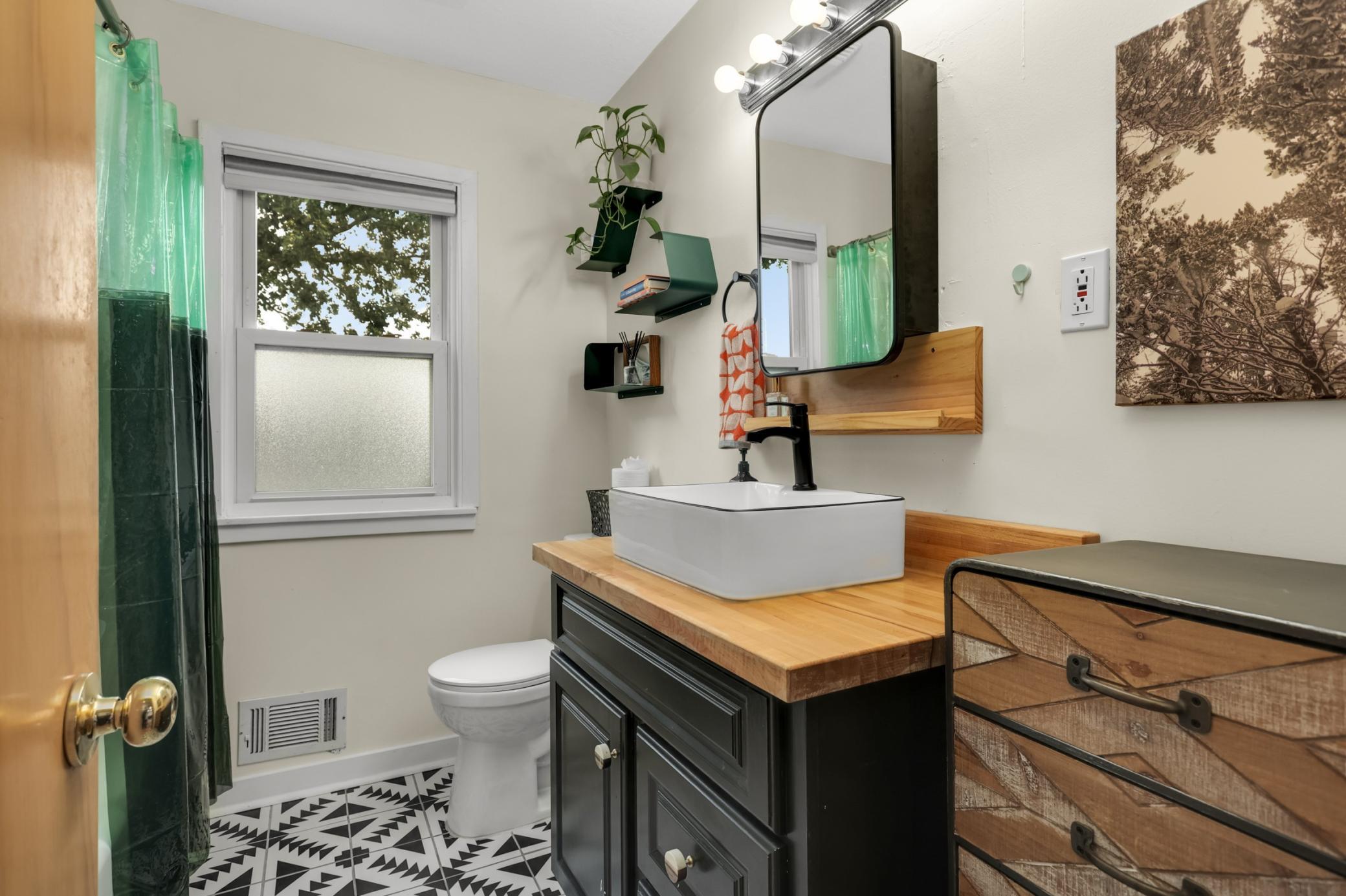 11 Main Bath.jpg