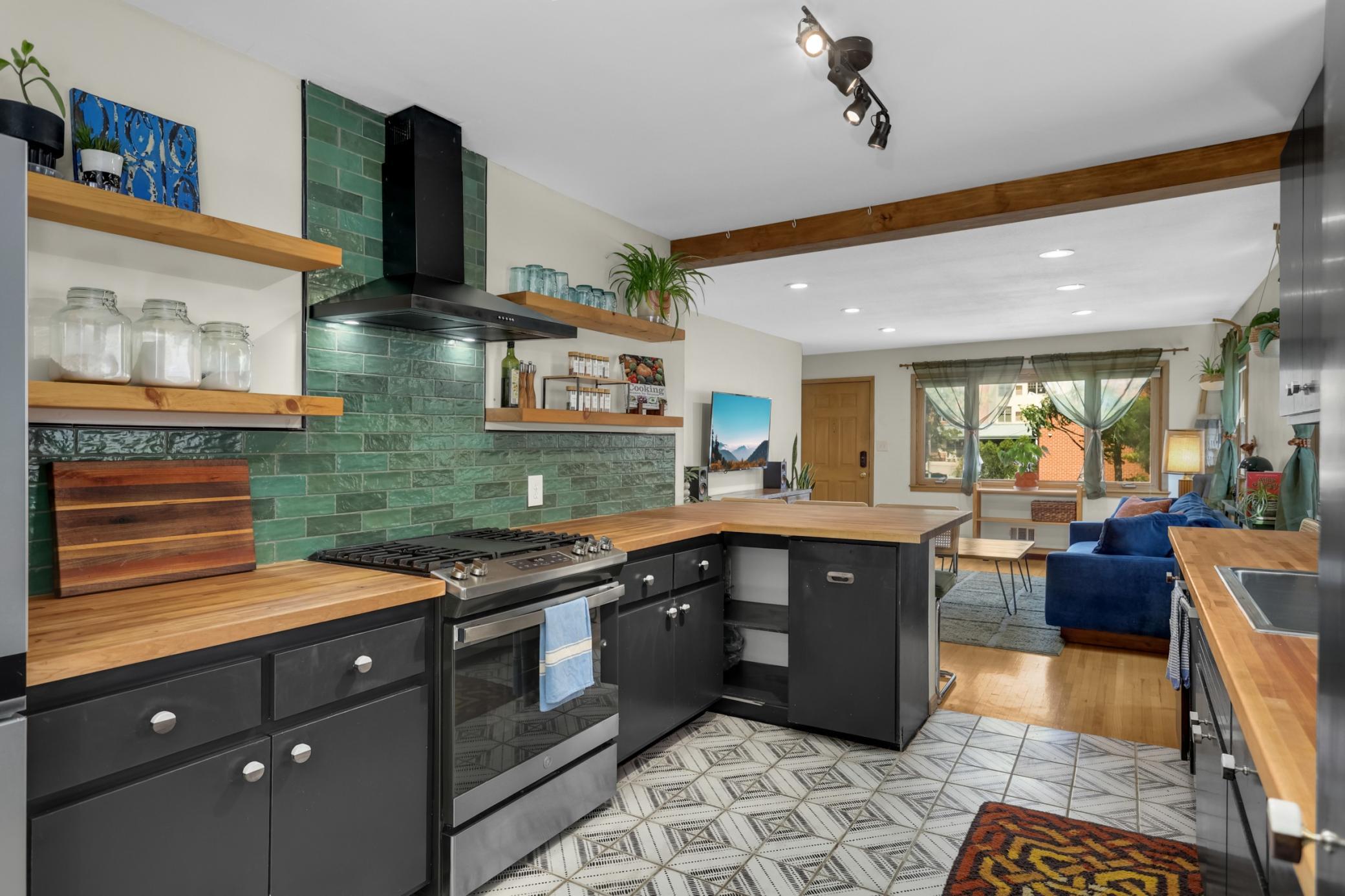 6 Kitchen Back.jpg