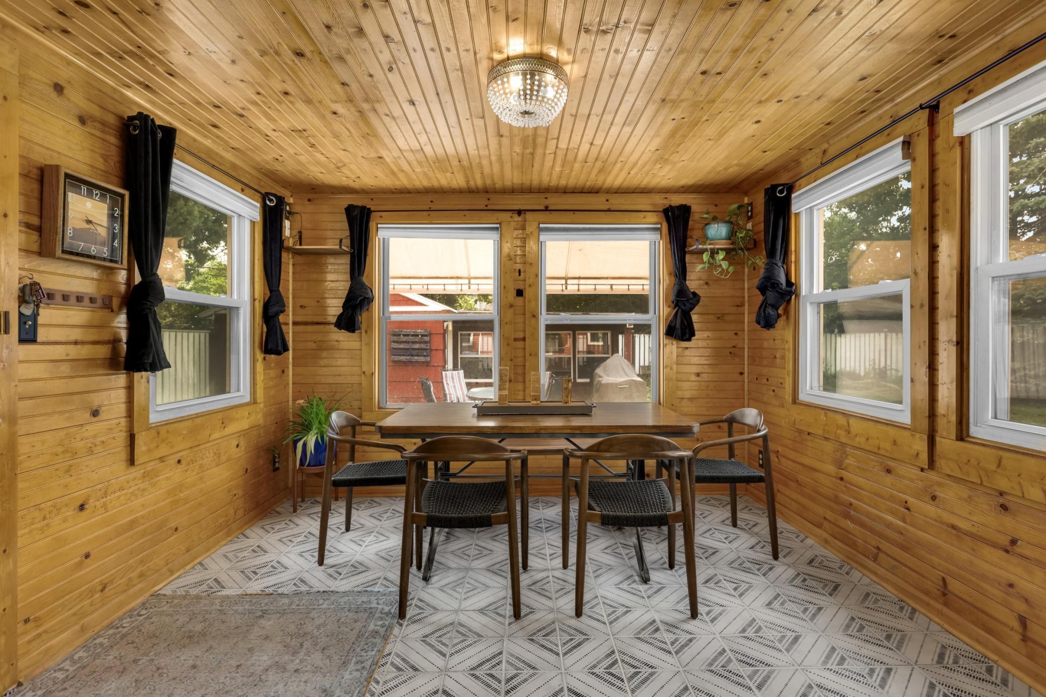 11a Sunroom 2.jpg