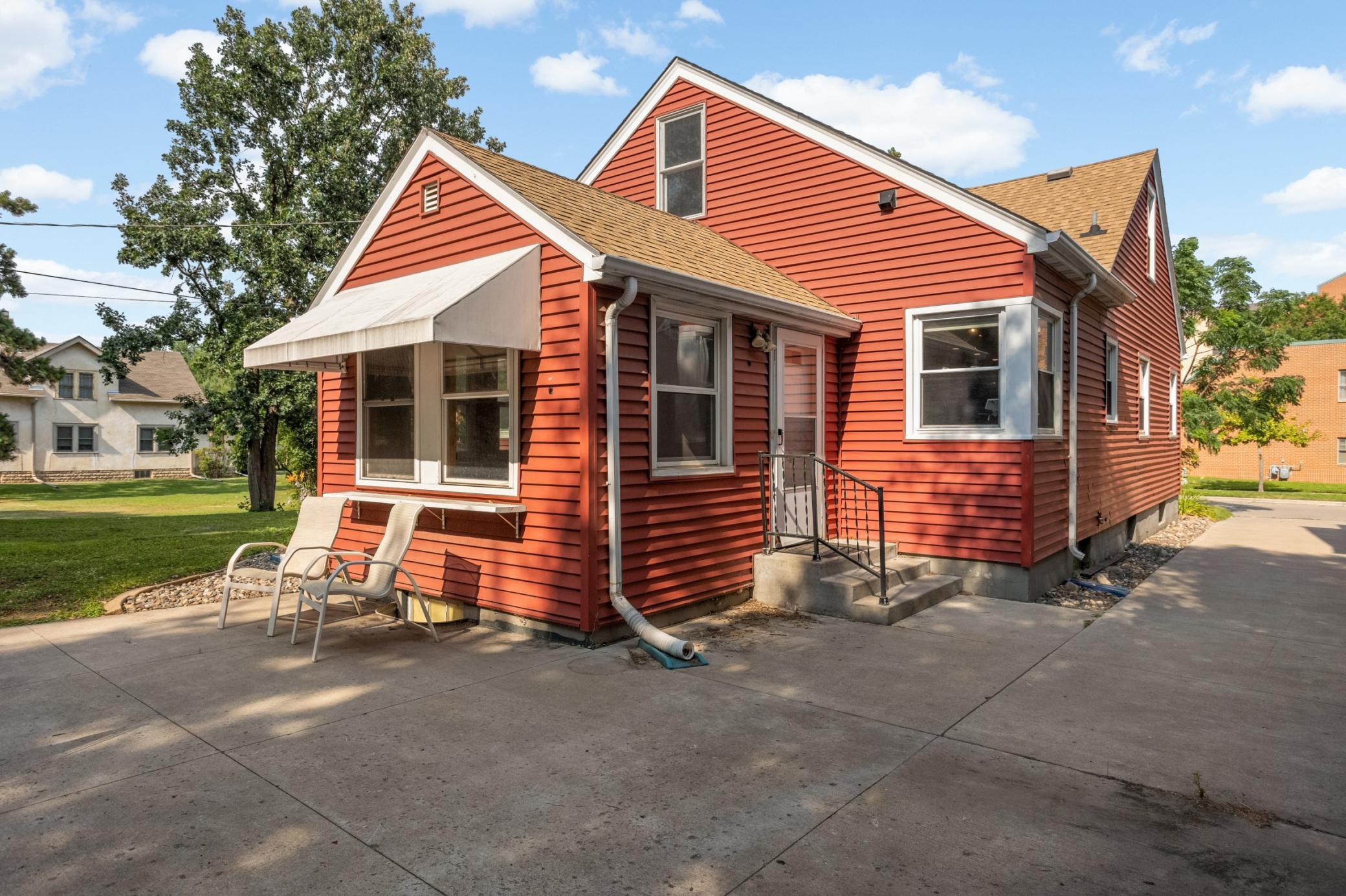 20 Back House.jpg