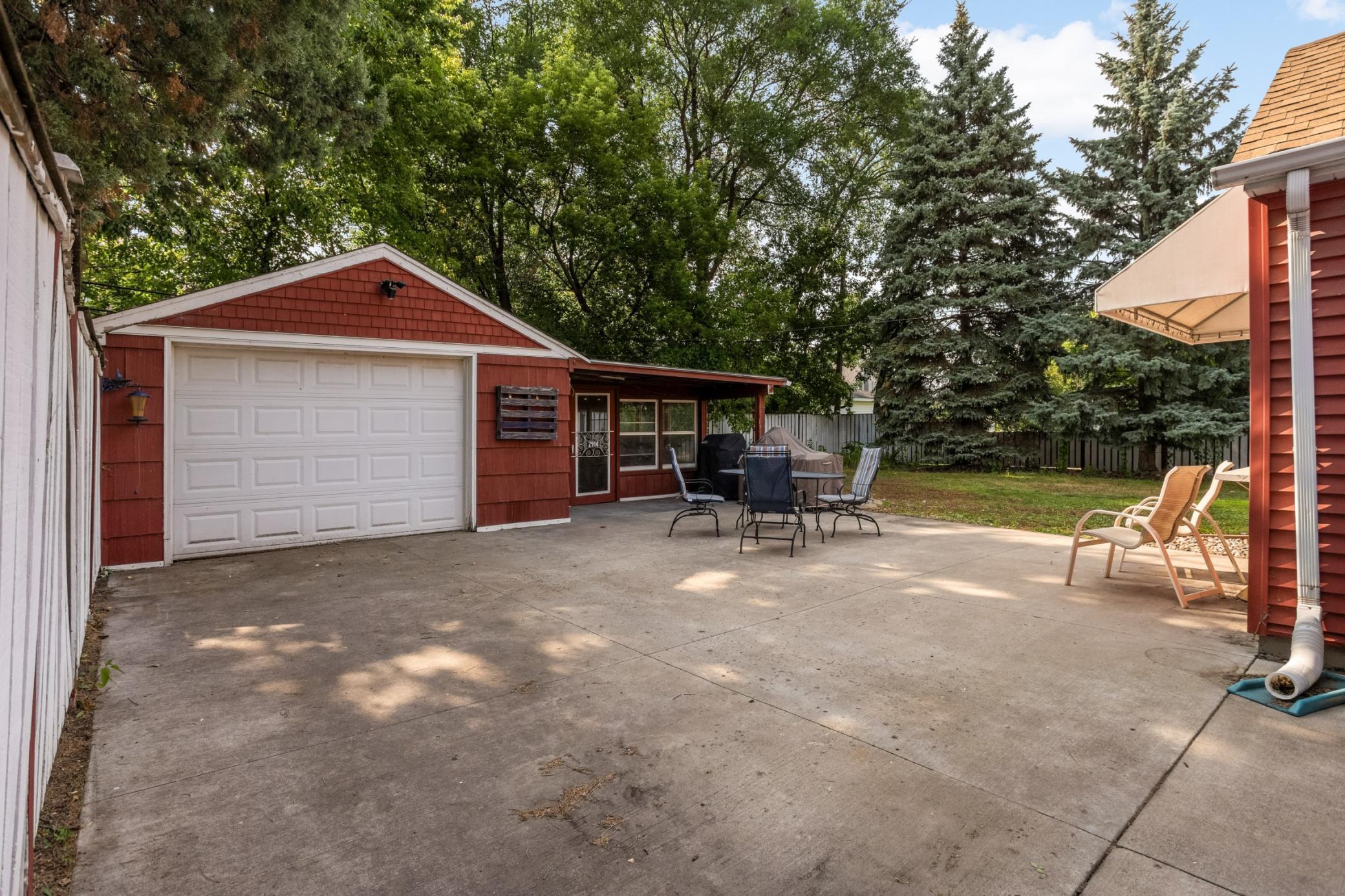 19 Back Patio.jpg