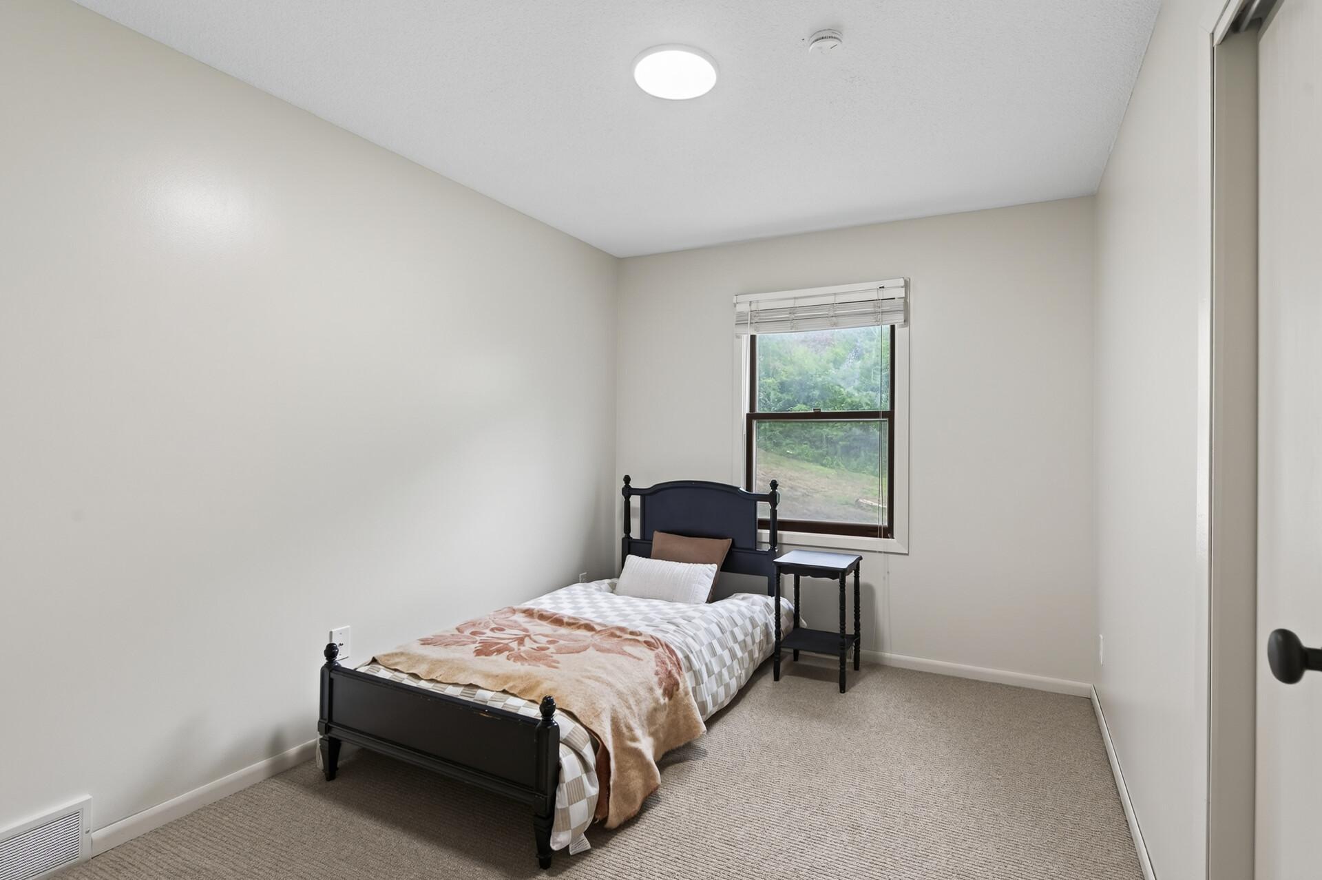 22_10630_Borman_Ave22_mls.jpg