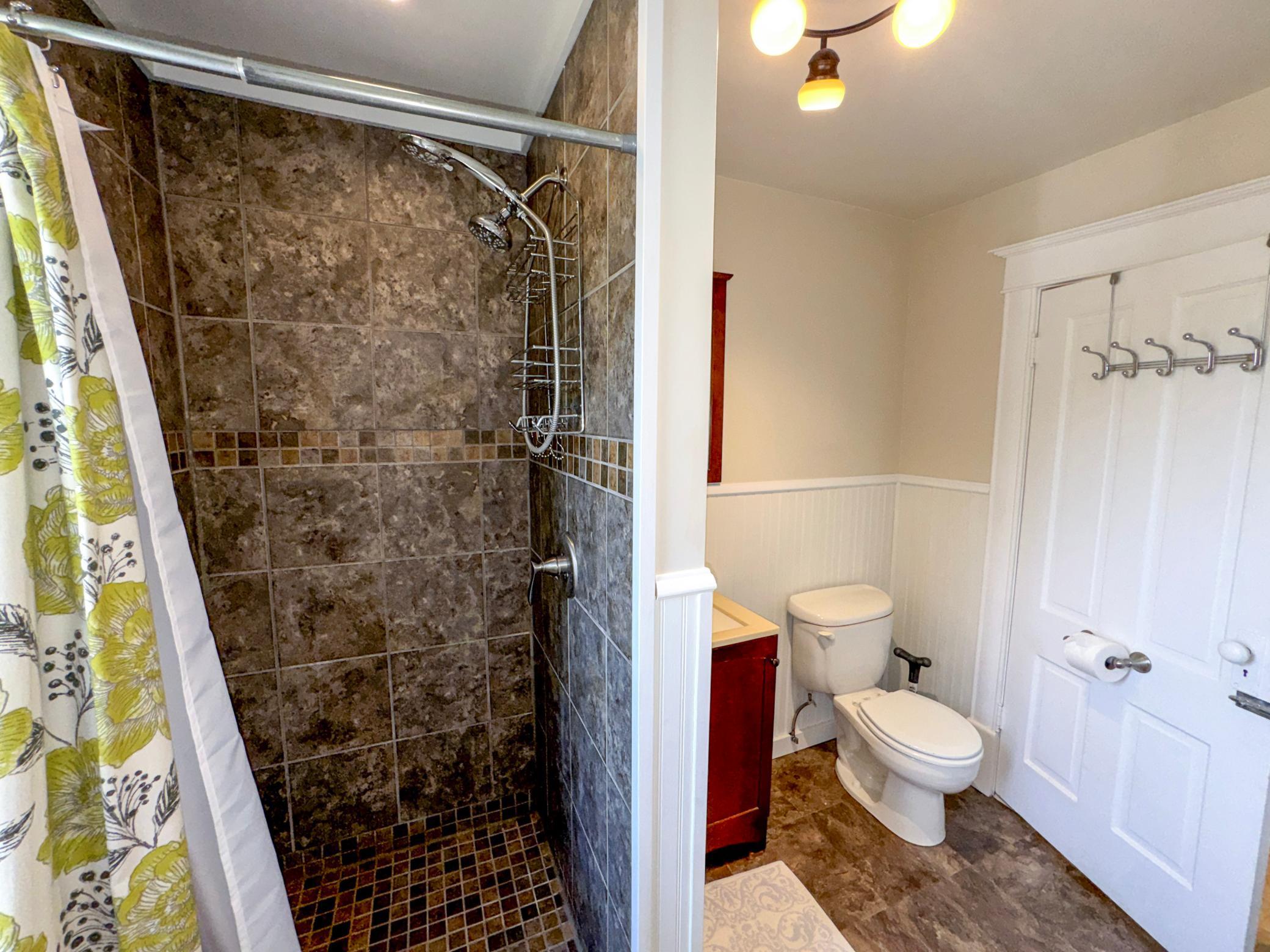 Upper 3/4 bathroom
