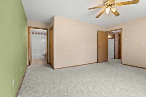 4752 10th Avenue S, Fargo, ND 58103