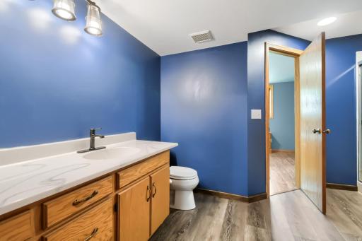 10439 Thrush St Nw - Web Quality - 031 - 23 Bathroom.jpg