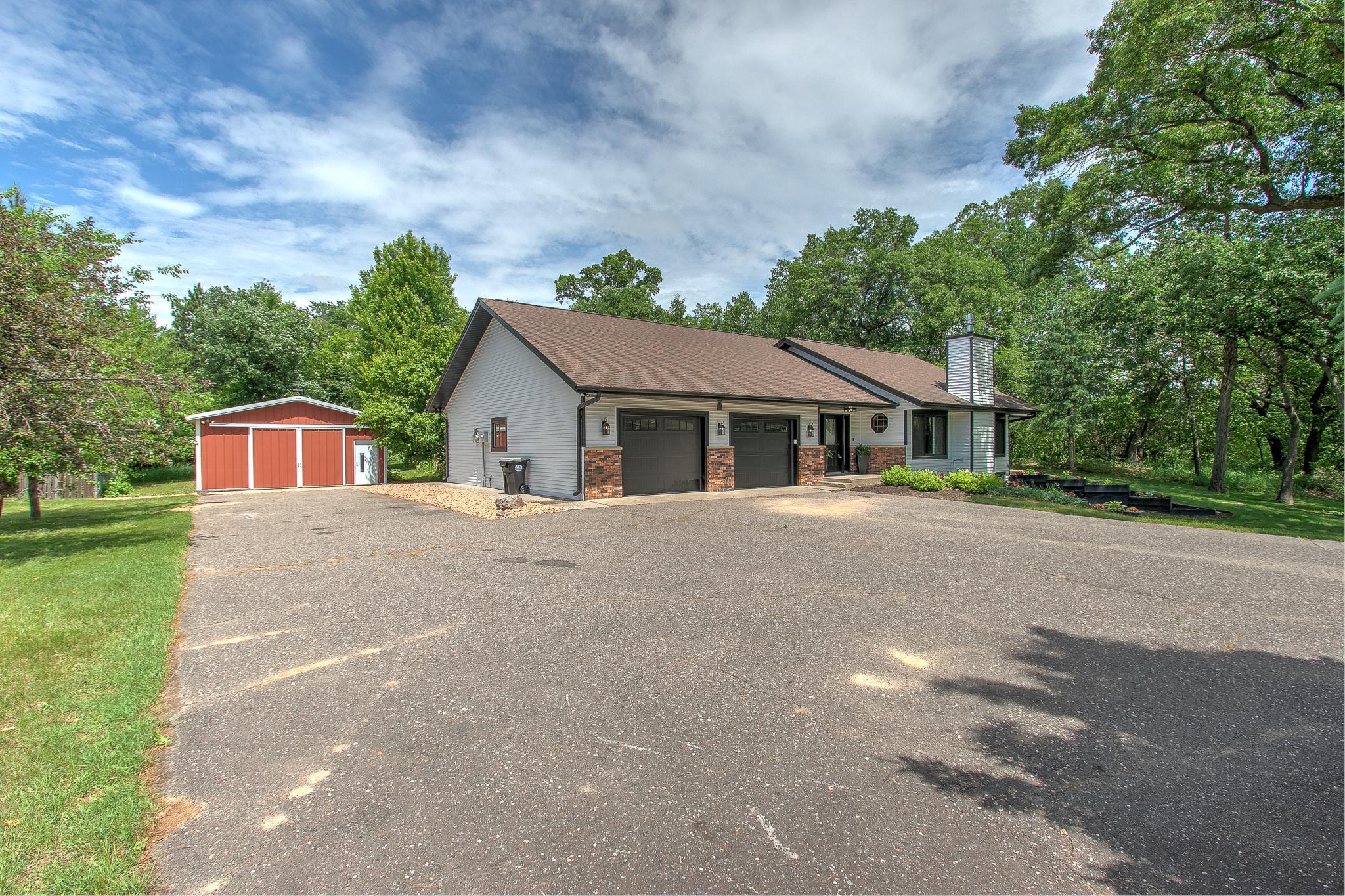 Custom built rambler & pole barn!