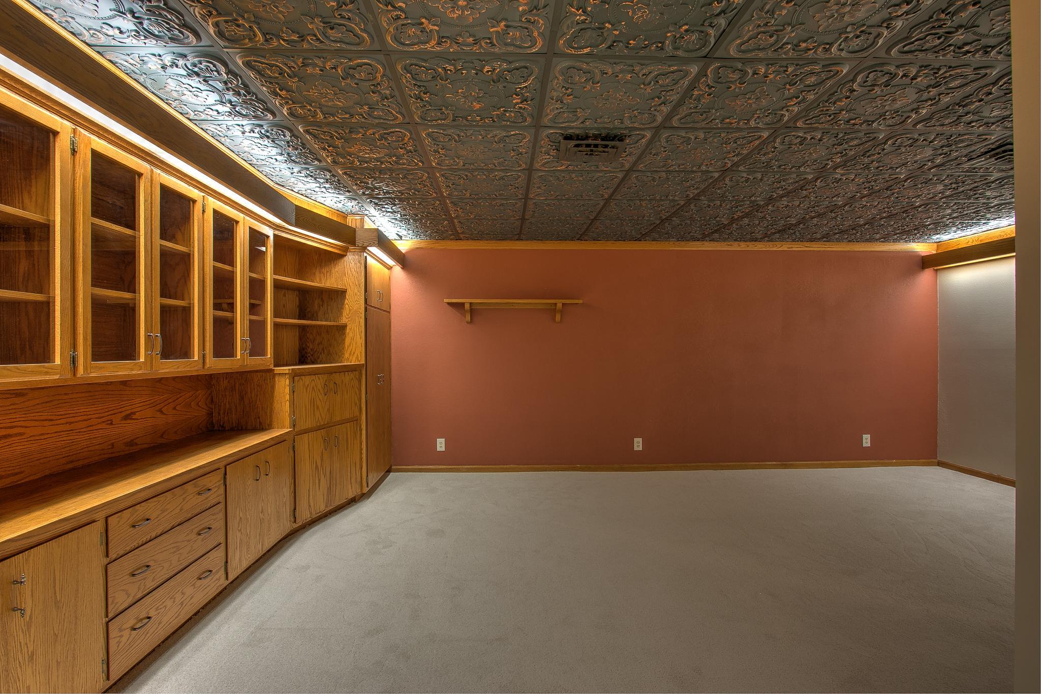 LL entertain room/ Family room