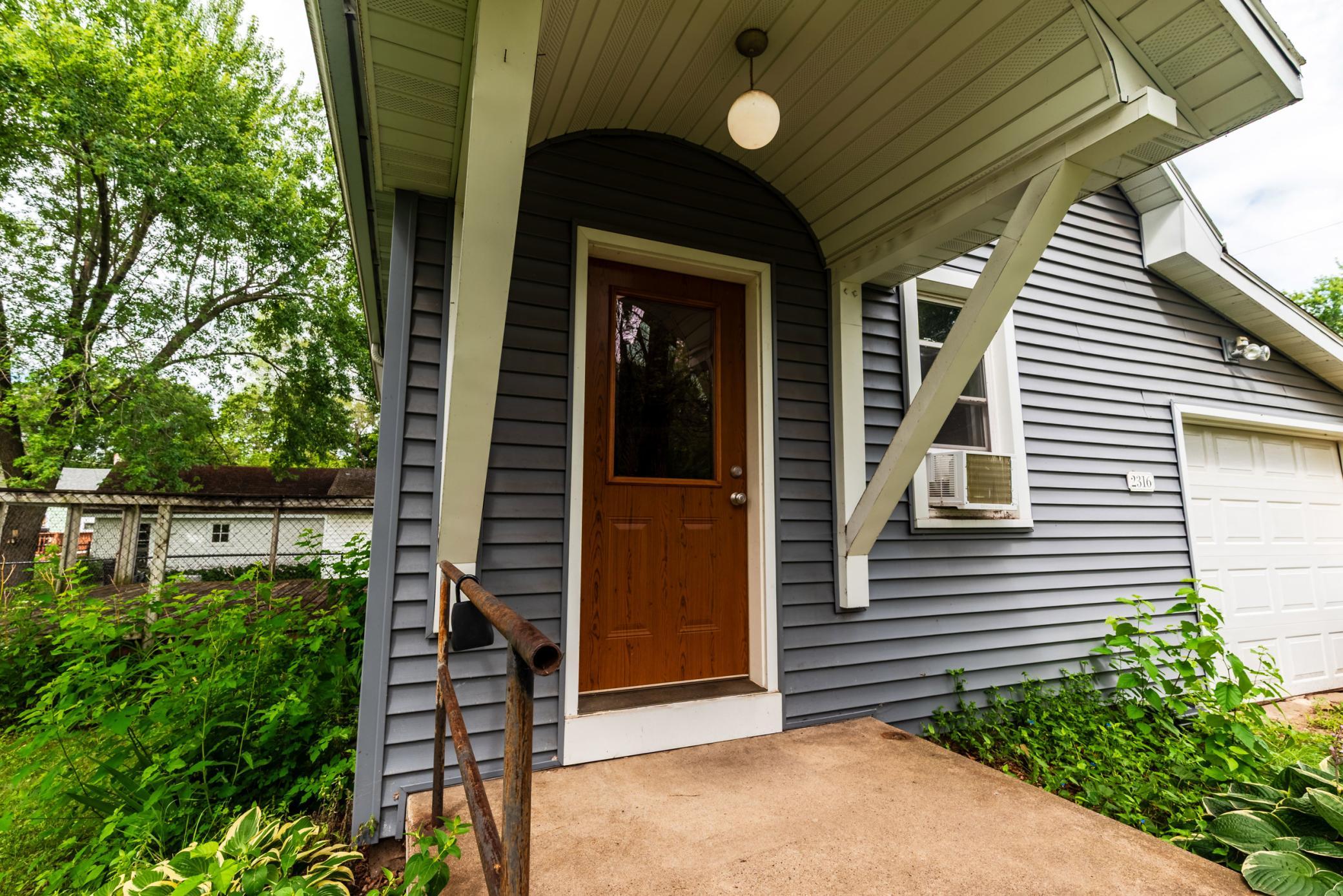 16_front door.jpg