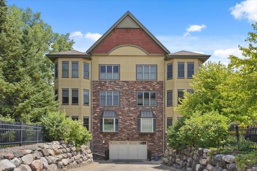 1940 Fulham Street, 207, Roseville, MN 55113