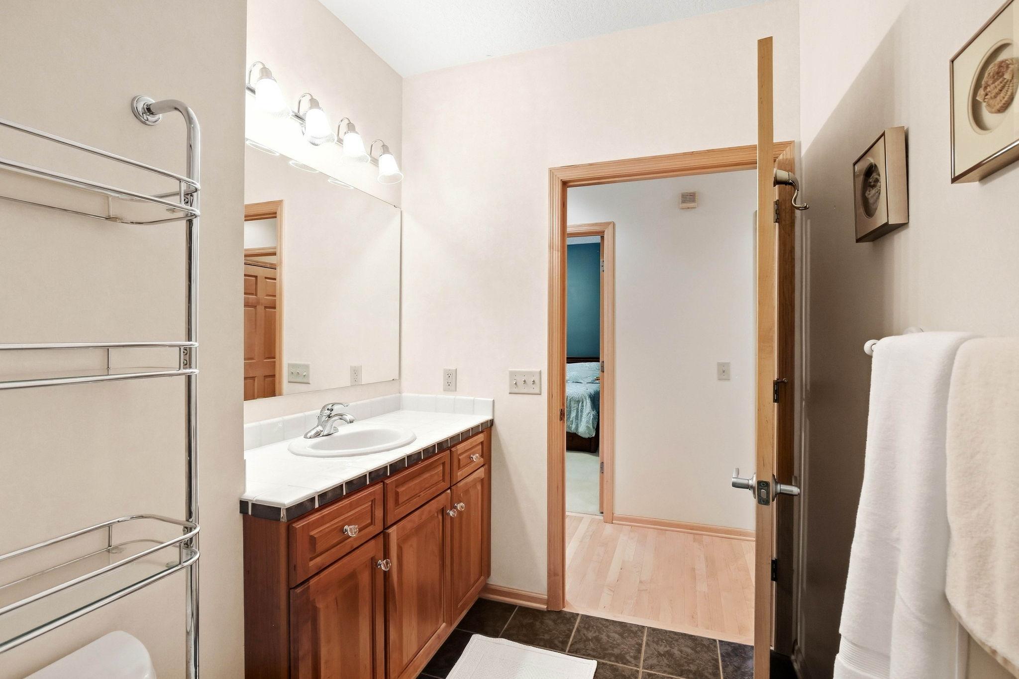 38-web-or-mls-14802-Margaret-Pl-38.jpg