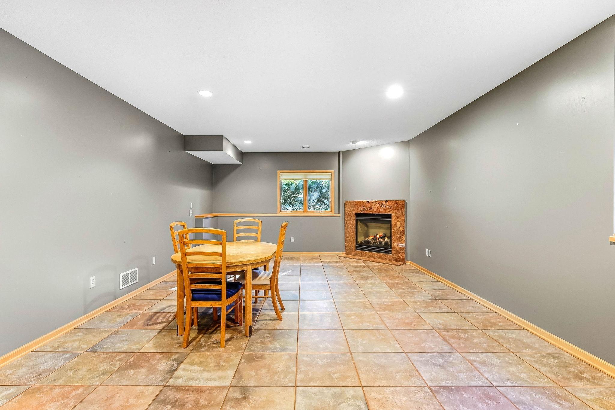 47-web-or-mls-14802-Margaret-Pl-47.jpg