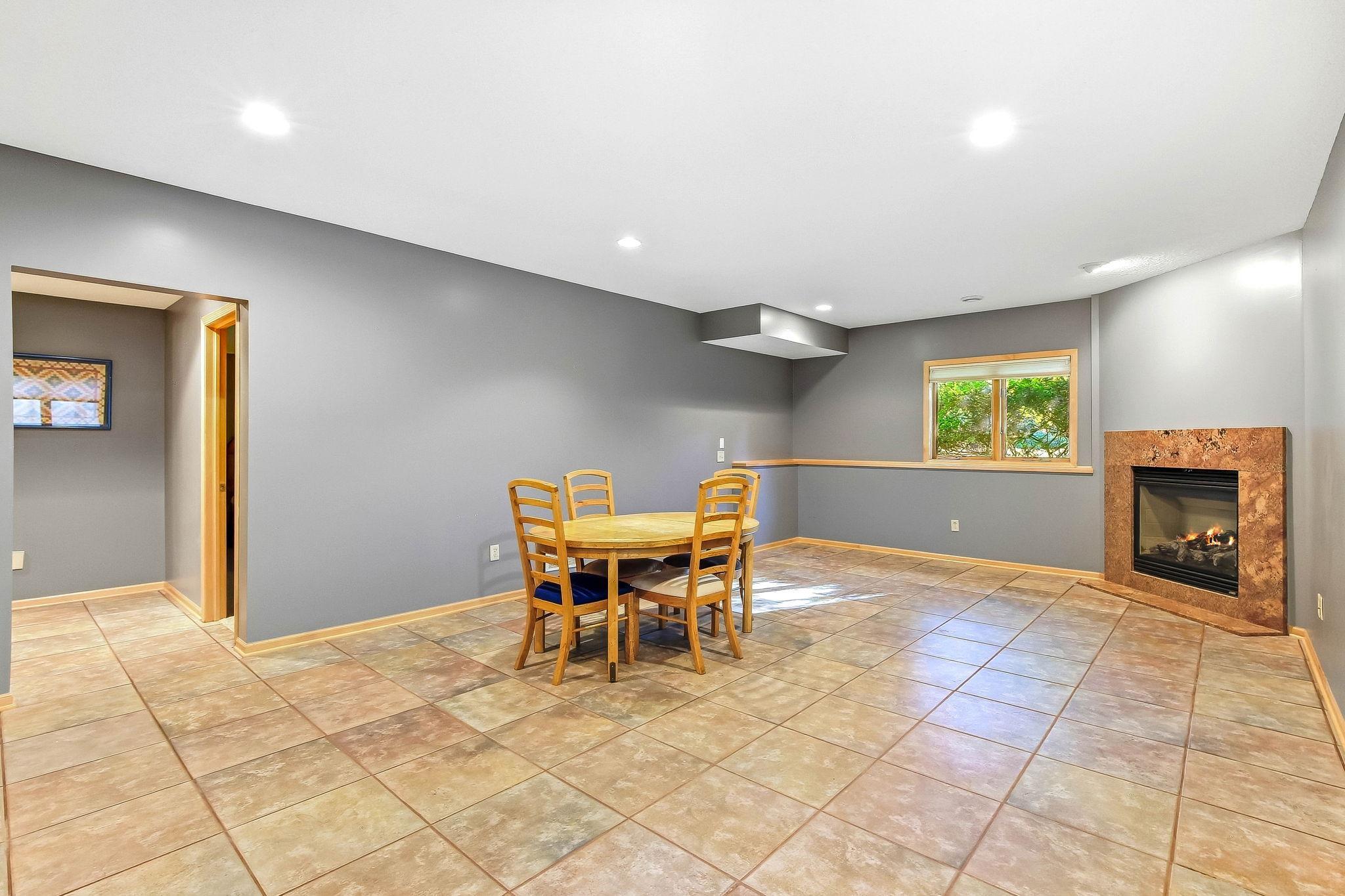 48-web-or-mls-14802-Margaret-Pl-48.jpg