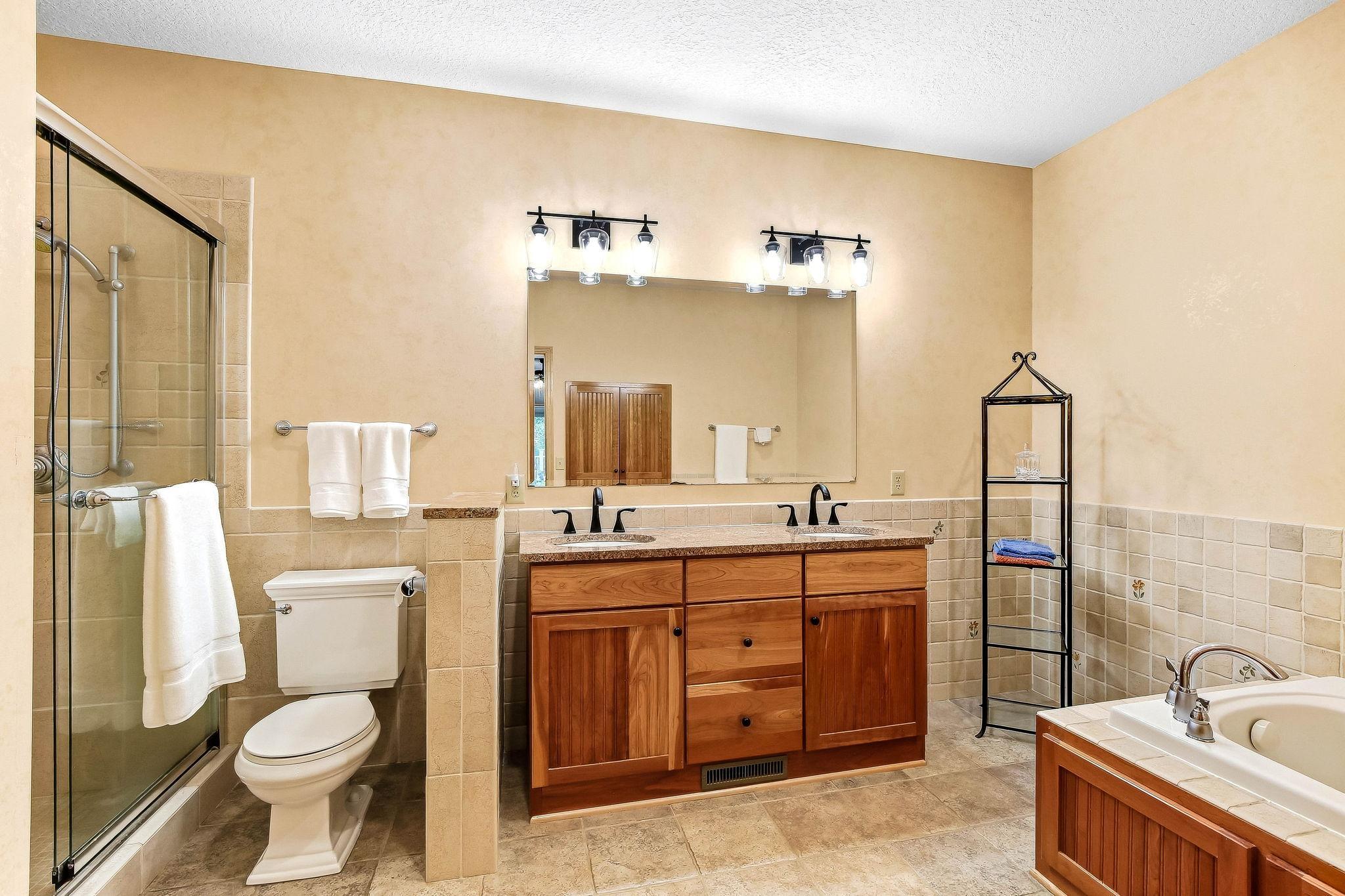 30-web-or-mls-14802-Margaret-Pl-30.jpg