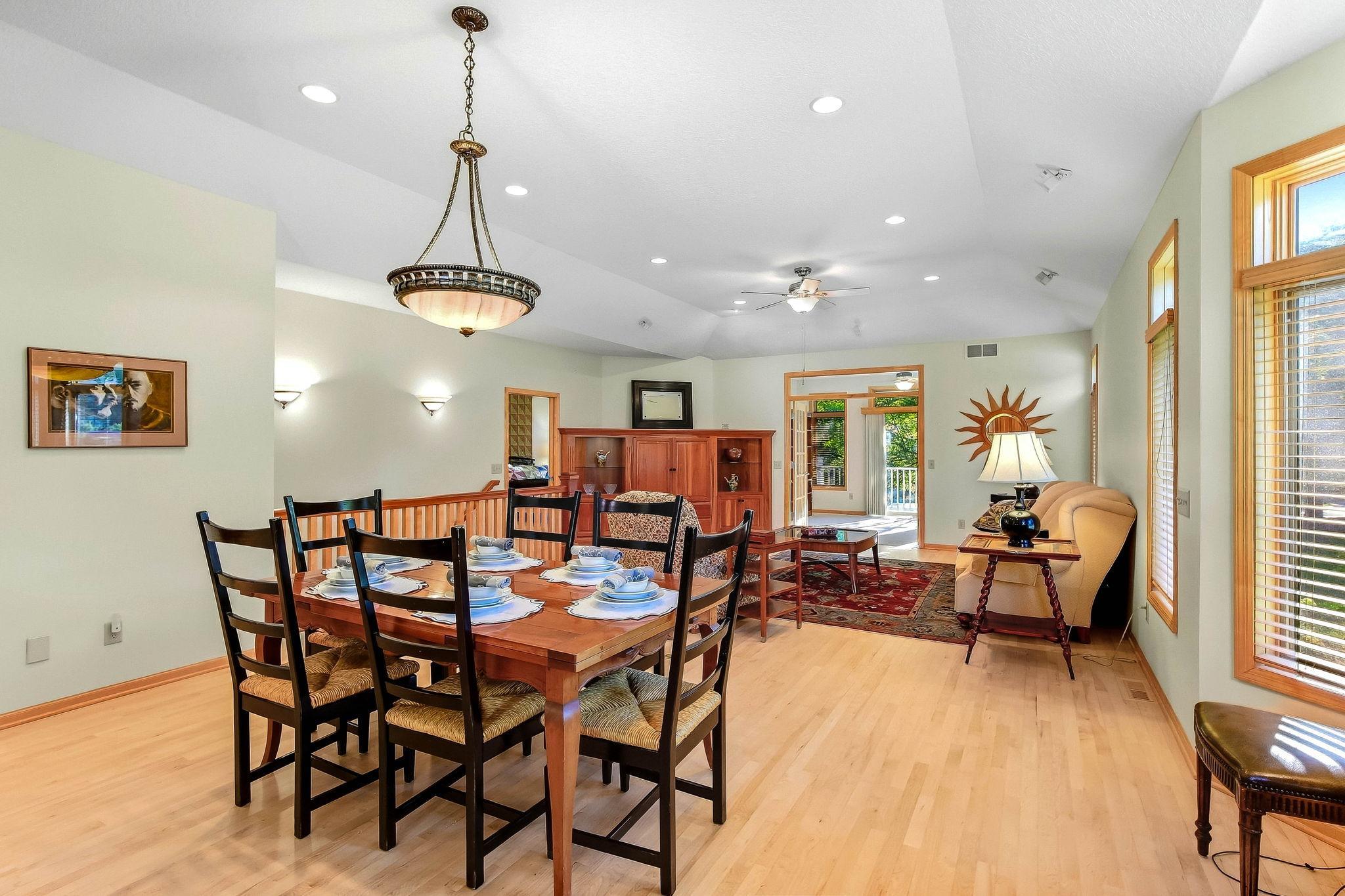 9-web-or-mls-14802-Margaret-Pl-09.jpg