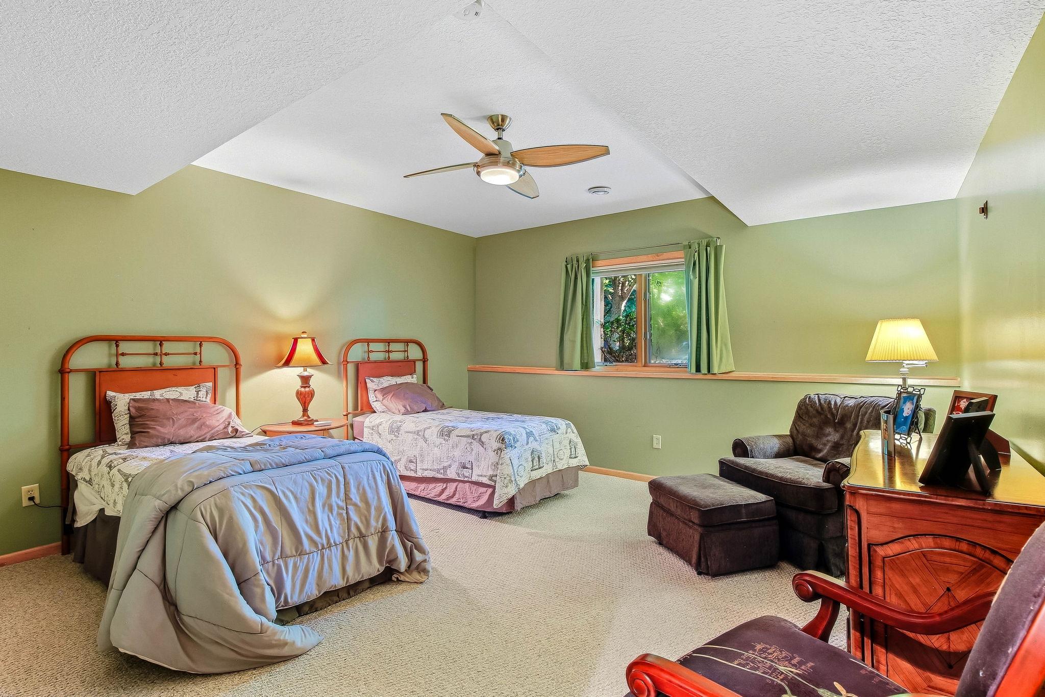 52-web-or-mls-14802-Margaret-Pl-52.jpg