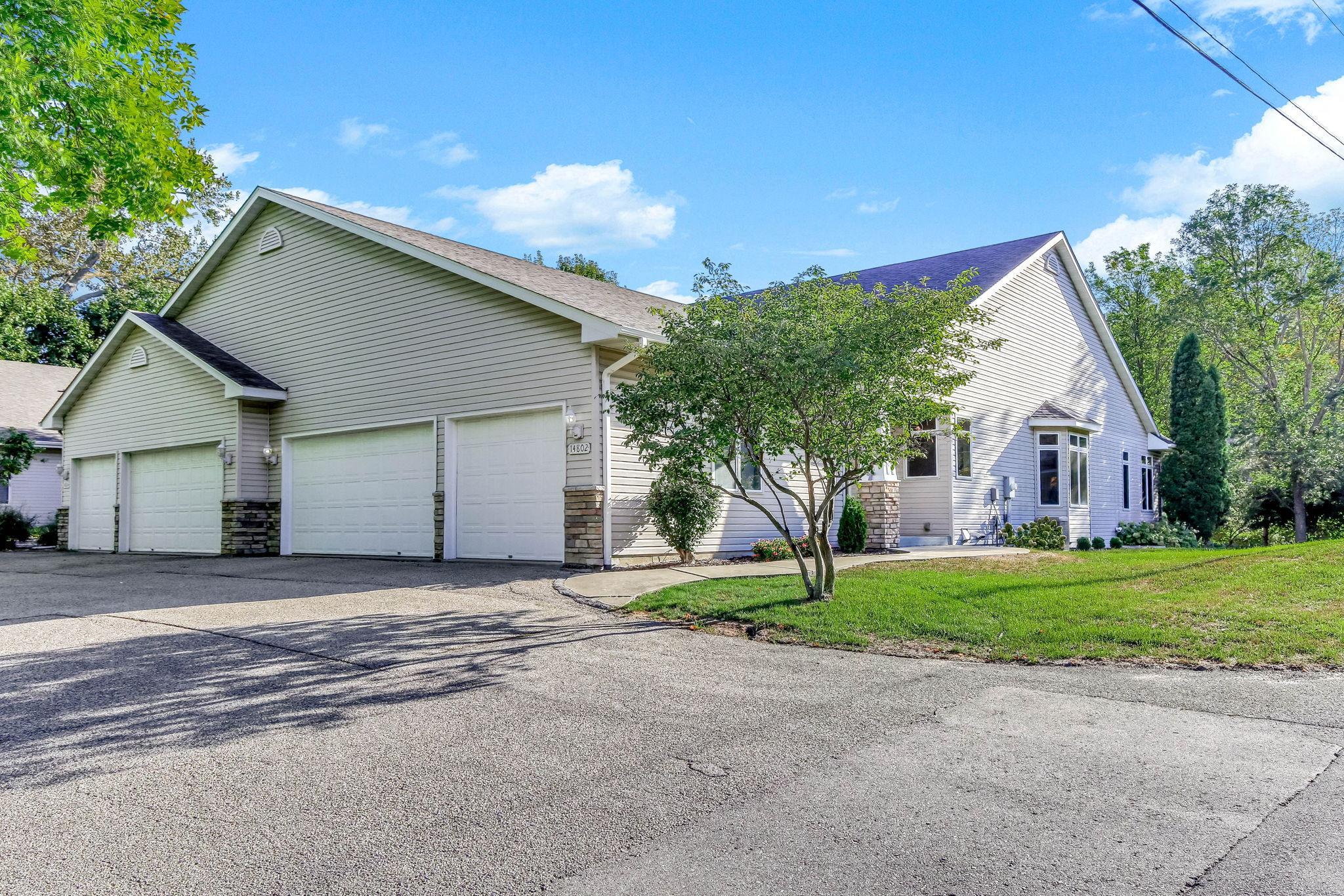 1-web-or-mls-14802-Margaret-Pl-01.jpg