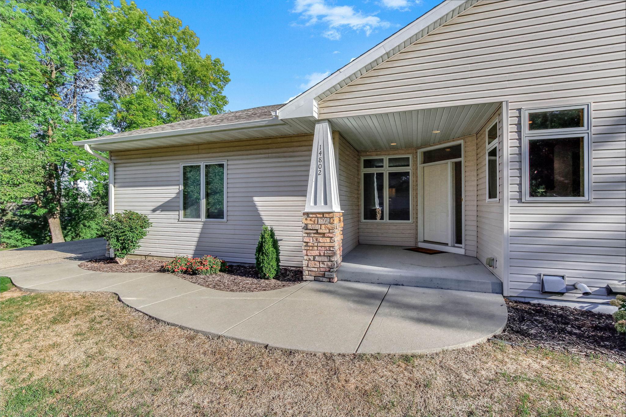 3-web-or-mls-14802-Margaret-Pl-03.jpg