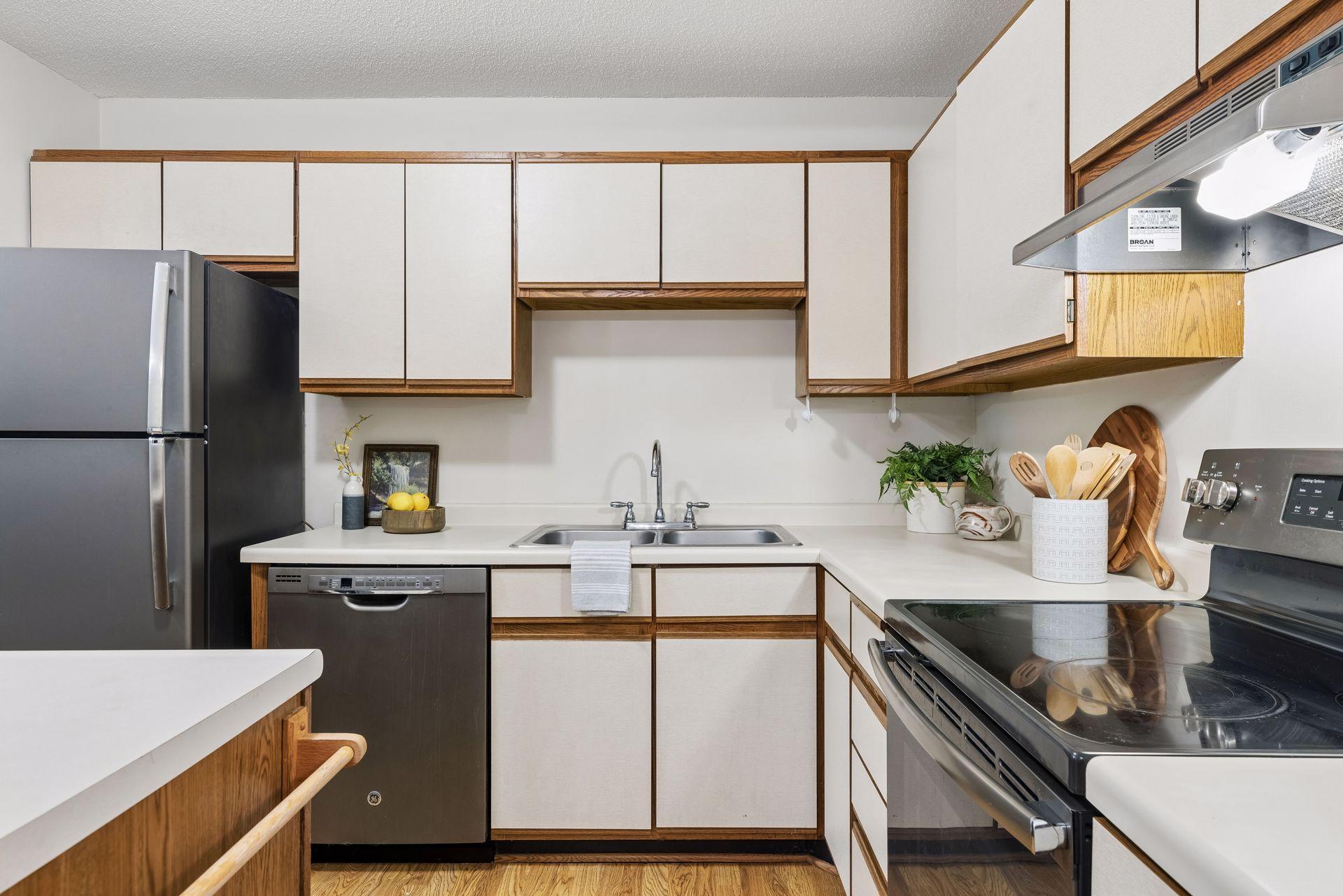 4151 Boone Avenue North -Kitchen - 0014.jpg