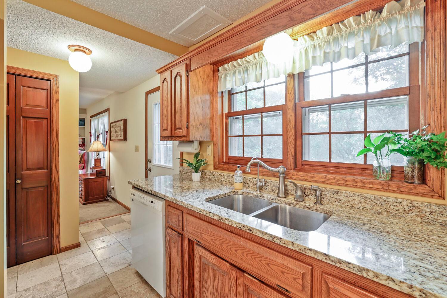 Granite counters and stainless steel undermount sink
